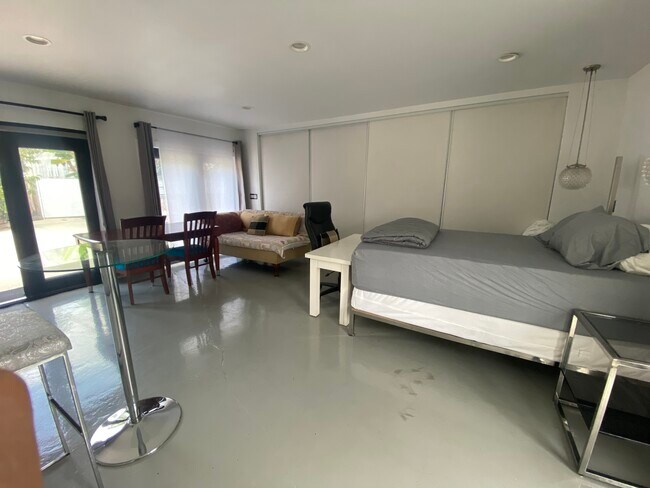 principal - 3047 Edgehill Dr