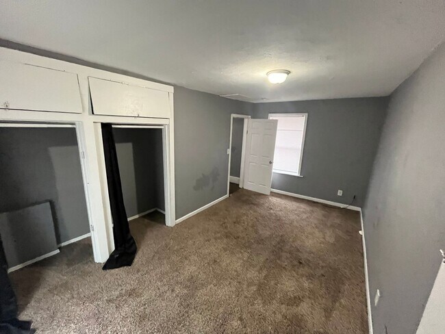Building Photo - 3 Bedroom House - North River