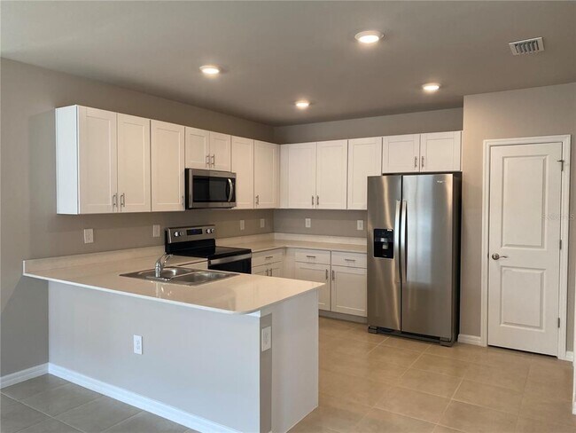 Building Photo - 16070 Bridle Rdg St