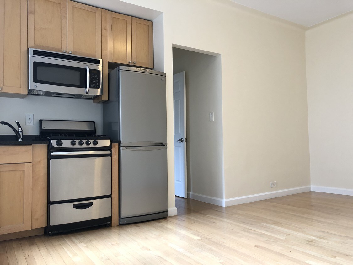 Foto principal - 117 W 13th St