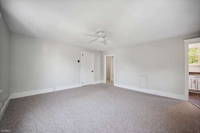 Foto del edificio - 3 br, 1 bath Duplex - 243 Morgan Street 2