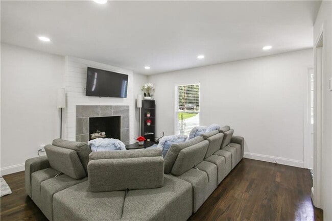 Building Photo - 2832 Riderwood Dr