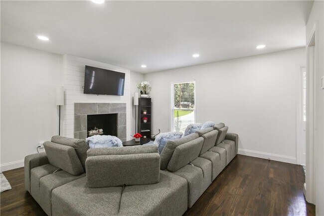 Foto del edificio - 2832 Riderwood Dr