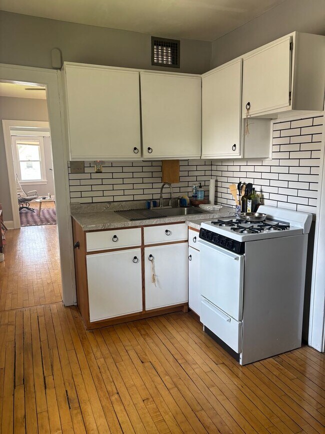 Foto del edificio - 647 Monroe St NE