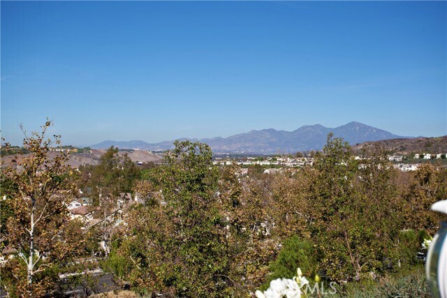 Building Photo - 9 Flintridge Ave