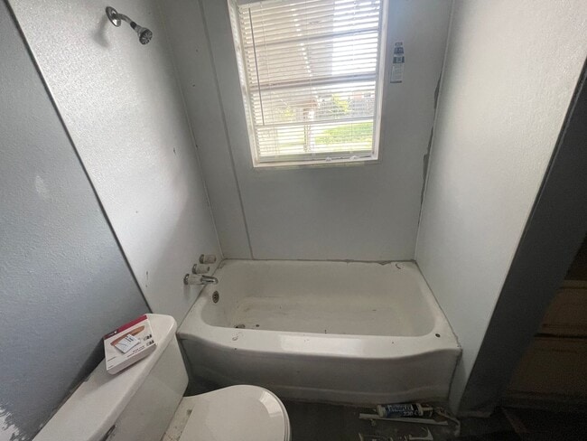 Building Photo - 3 bedroom, 1 bath