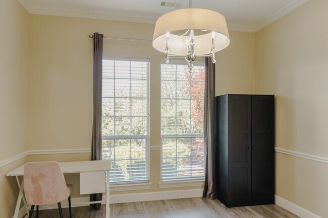 Foto del edificio - 1704 Orchard Ln