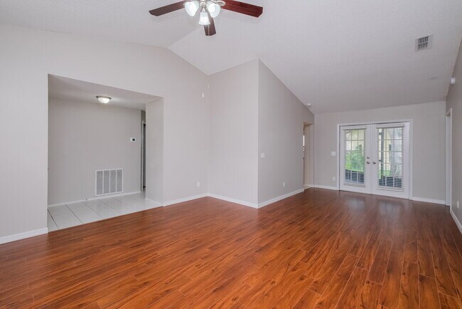 Building Photo - 4457 Plumosa St