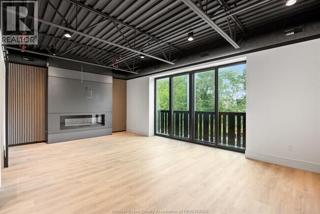 Photo du bâtiment - 3850 Dougall Ave