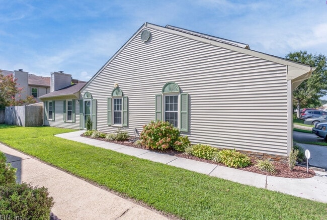 Building Photo - 4731 Marlwood Way