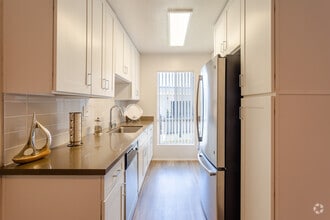 2BR, 2BA -  950 SF - Surf House Apartments