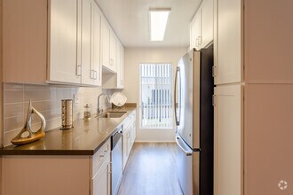 2BR, 2BA -  950 SF - Surf House Apartments