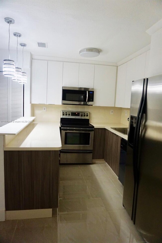 Building Photo - 10770 N Kendall Dr