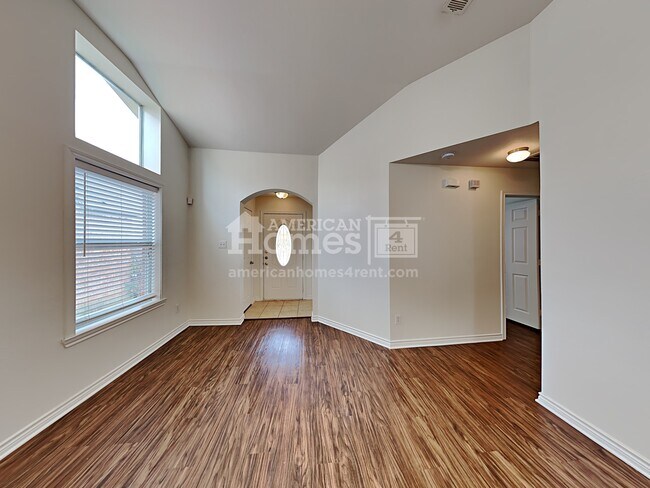 Building Photo - 9024 Eastwood Avenue