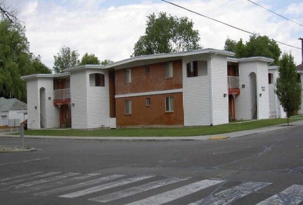 Building Photo - Majestic Manor Apartments