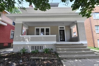 Building Photo - 1027 N University St