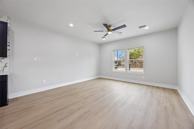 Foto del edificio - 8310 Mariah St