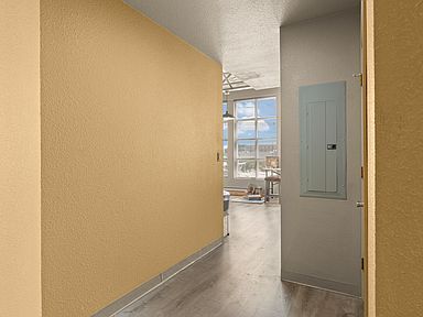 Building Photo - 610 Central Ave SE