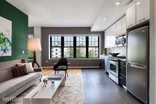 Building Photo - 10 Saint Pauls Pl