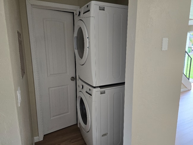 Building Photo - 2762 SE 7th Ave