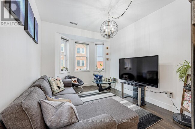 Building Photo - 760 Lawrence Ave W