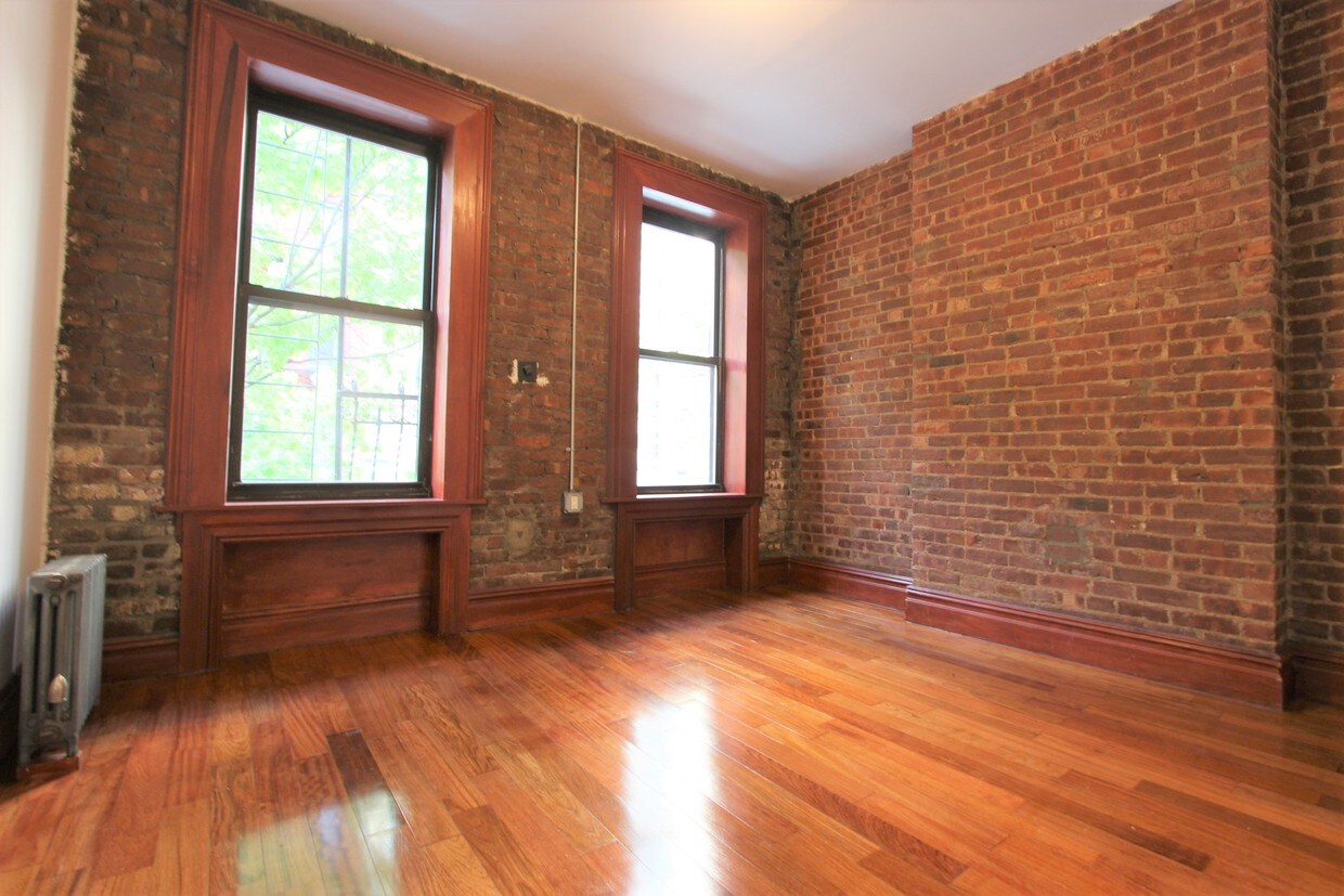 Foto principal - 114 E 97th St