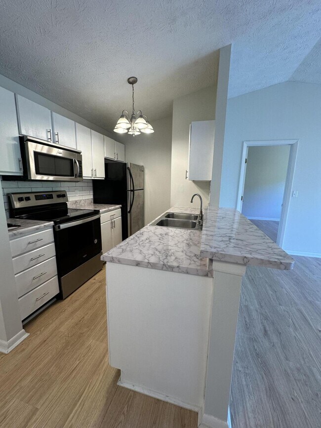 Foto del edificio - 22 Woodland Hills Dr