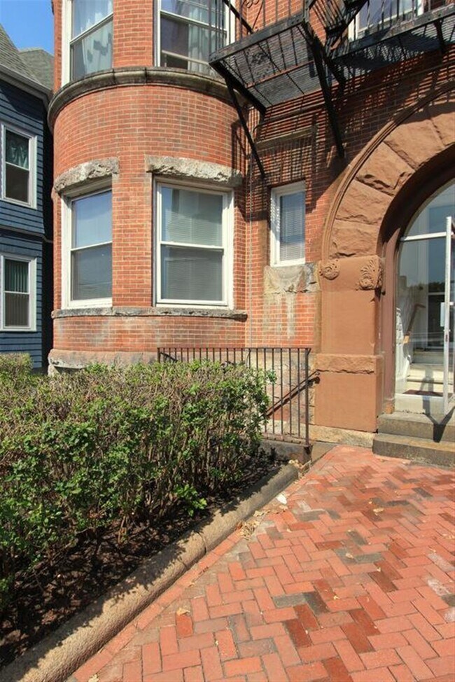 Foto del edificio - 881 Massachusetts Ave