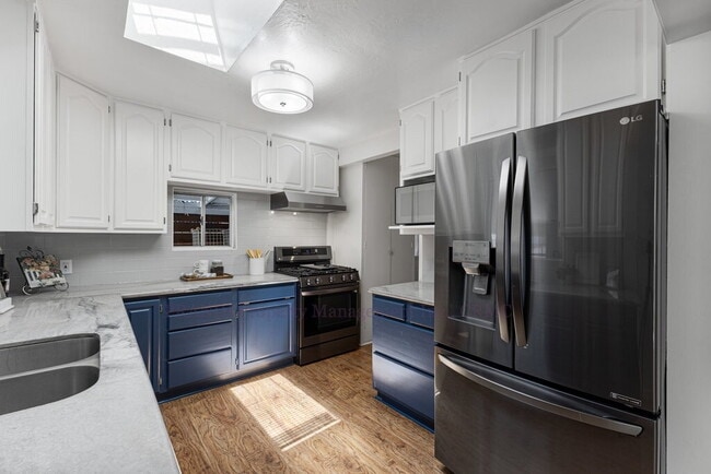 Foto del edificio - Central Novato Home with Large Yard and A/C!