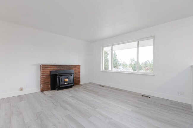 Building Photo - 11815 Ainsworth Ave S