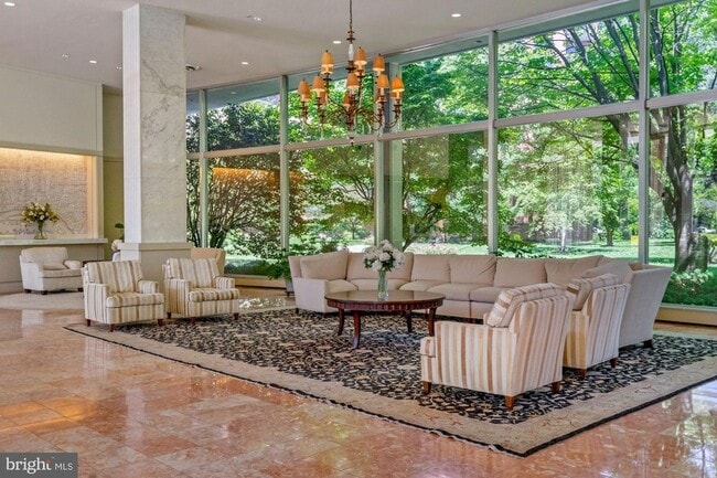 Foto del edificio - 4201 Cathedral Ave NW