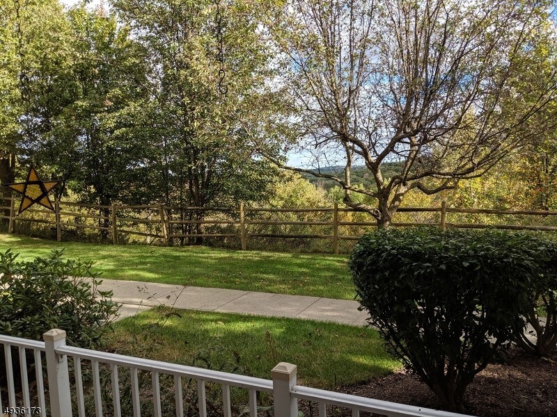 93 Crestview Ln, Mount Arlington, NJ 07856 Room for Rent in Mount