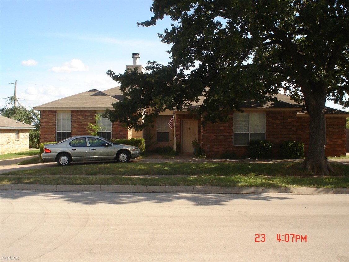 5716 Ranchogrande Dr, Arlington, TX 76017 Townhome Rentals in