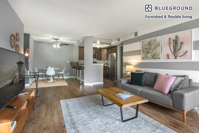 Foto del edificio - 1538 N Martel Ave