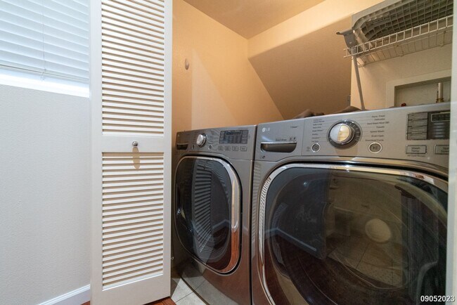 Building Photo - $4,300 / 4br - 1524ft2 - $4,300 | 4 bd/3 b...