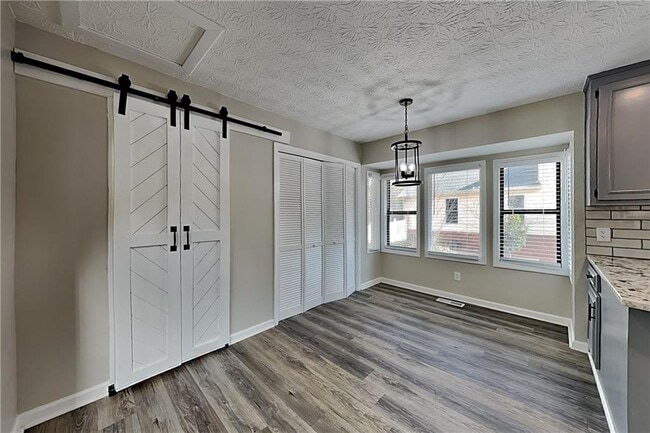 Building Photo - 1318 Shiloh Trail E Northwest