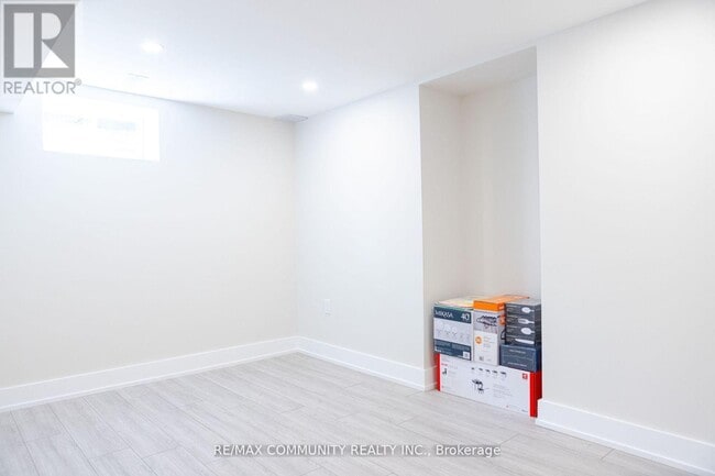 Building Photo - 54 MORTIMER Crescent
