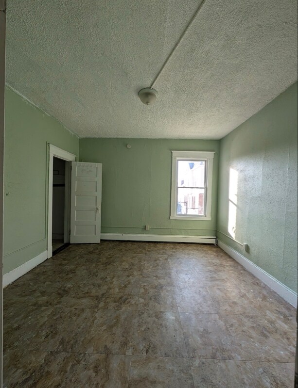 Building Photo - 905 Park St