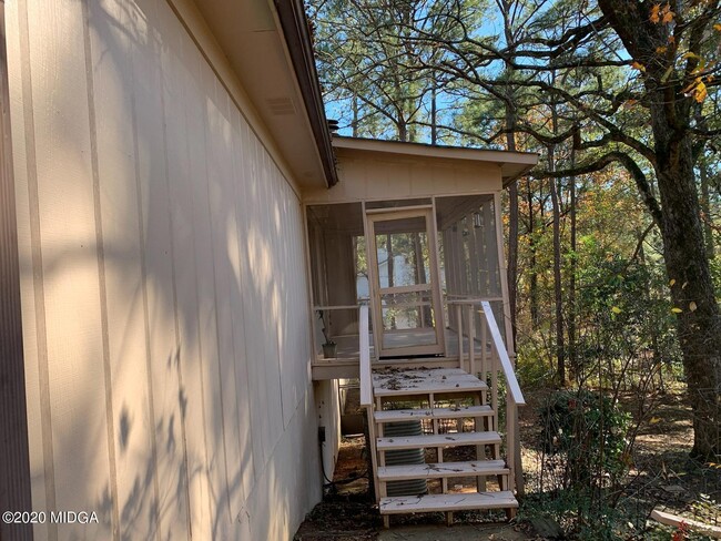 Building Photo - 223 River Hills Ridge