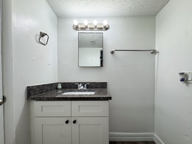 Foto del edificio - Updated one bedroom in Villa Del Sol Community