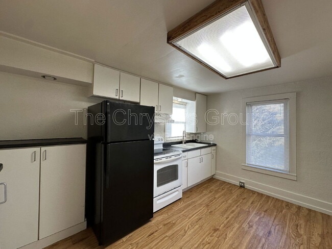 Building Photo - 537 1/2 Bucklin St