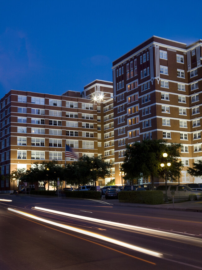 Building Photo - South Side On Lamar