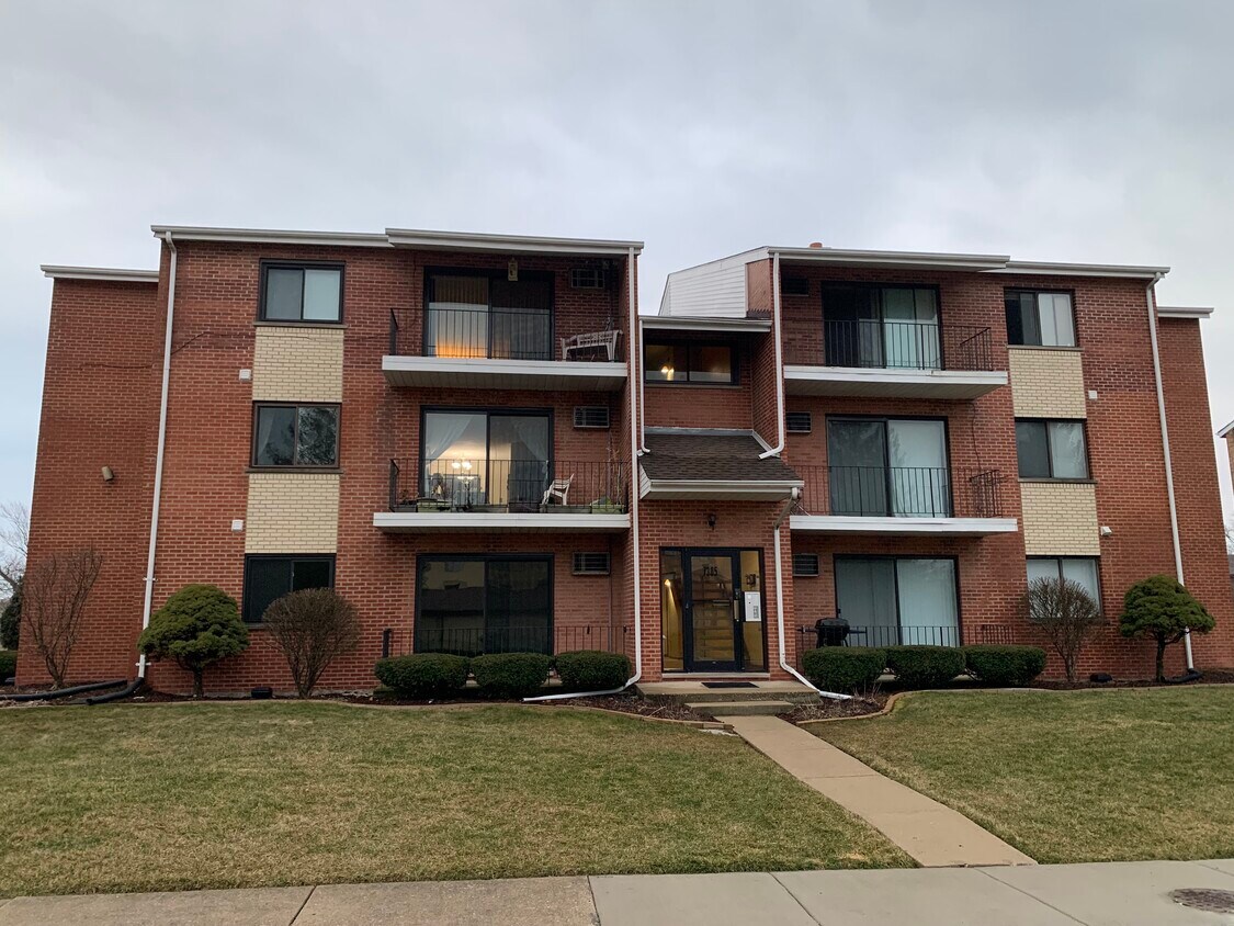 7305 W 157th St Unit 2D, Orland Park, IL 60462 Condo for Rent in