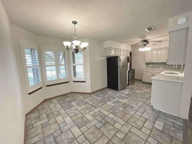 Building Photo - 2407 Arbor Cir