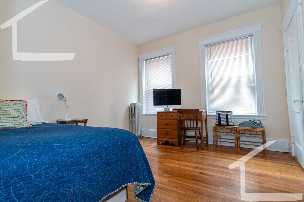 9/1 Coolidge Corner 3BR with equal sized bedrooms, heat inc, sunroom! - 9/1 Coolidge Corner 3BR with equal sized bedrooms, heat inc, sunroom!