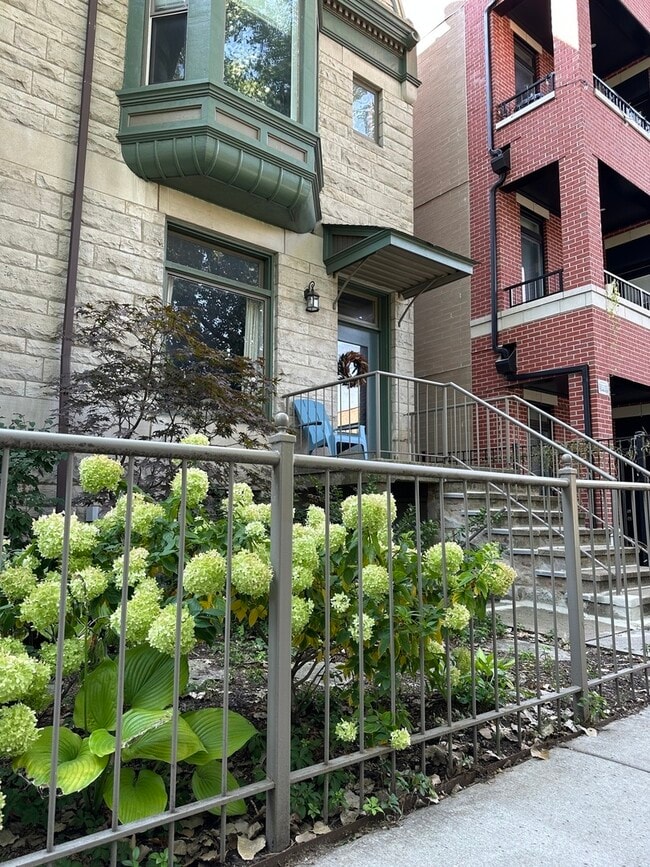 Building Photo - 957 W Montana St