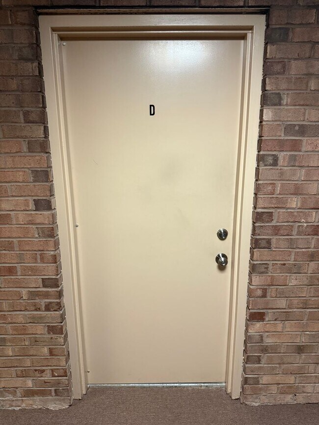 Foto del edificio - Renovated Condo in Quiet Community on 1st ...