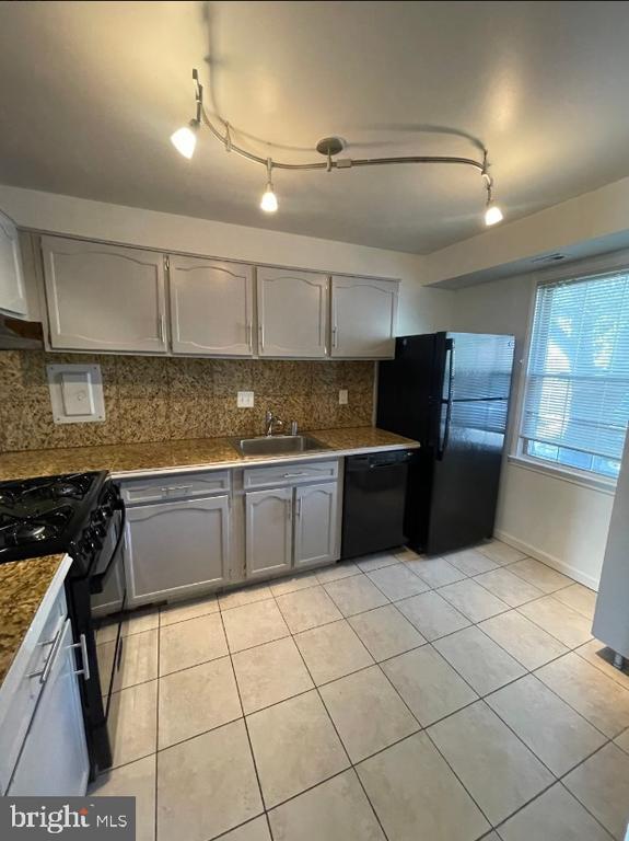 Foto del edificio - 6038 Westchester Park Dr