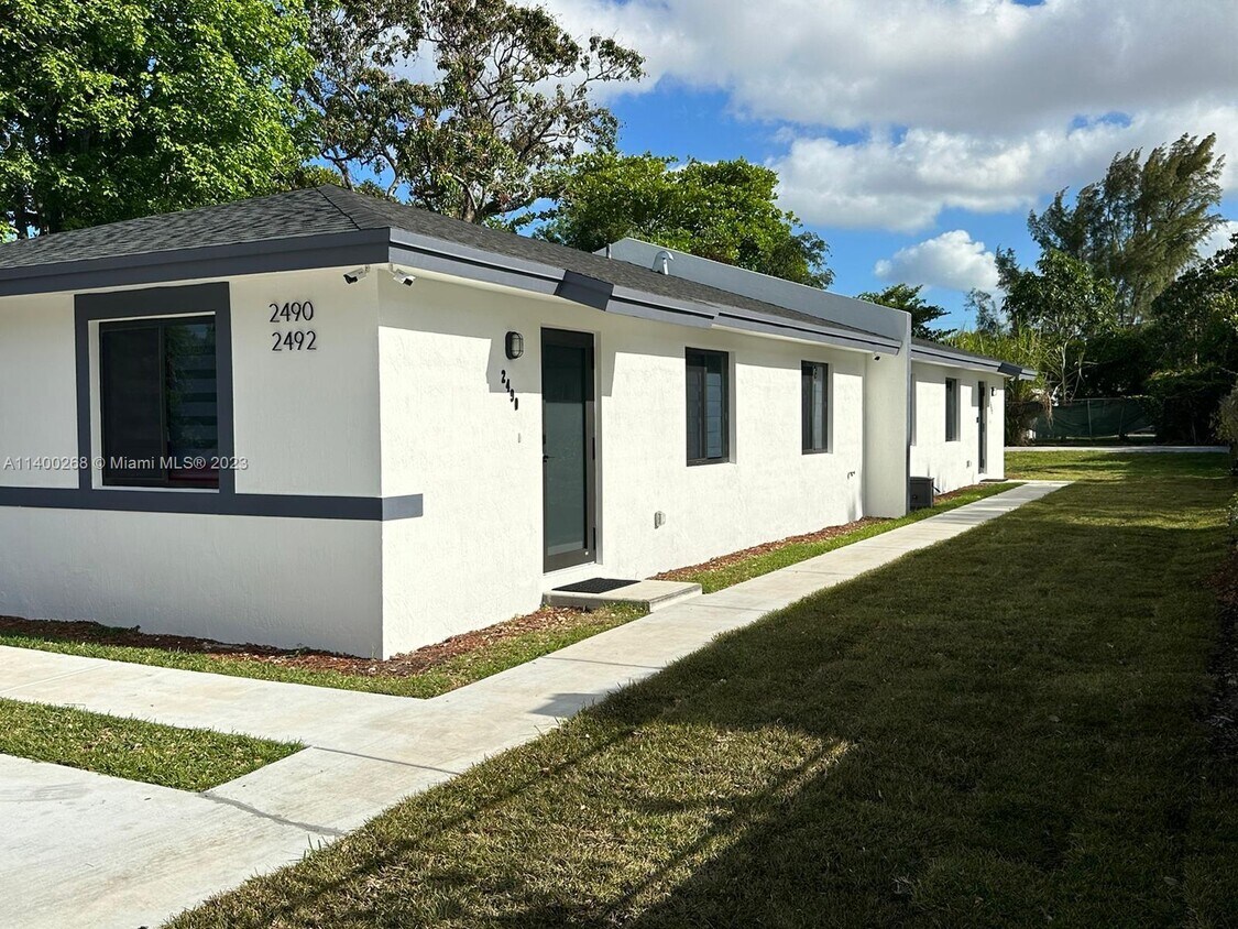 Primary Photo - 2490-2492 NW 44th St