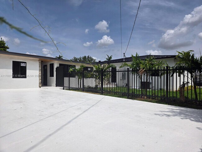 Foto del edificio - 5152 SW 6th St